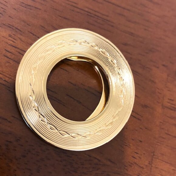 Scarf Gold Tone Circular Clip Pre-Owned - Picture 1 of 9